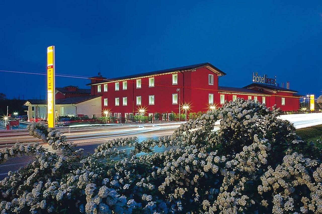 Hotel Fiera Di Brescia Exteriör bild