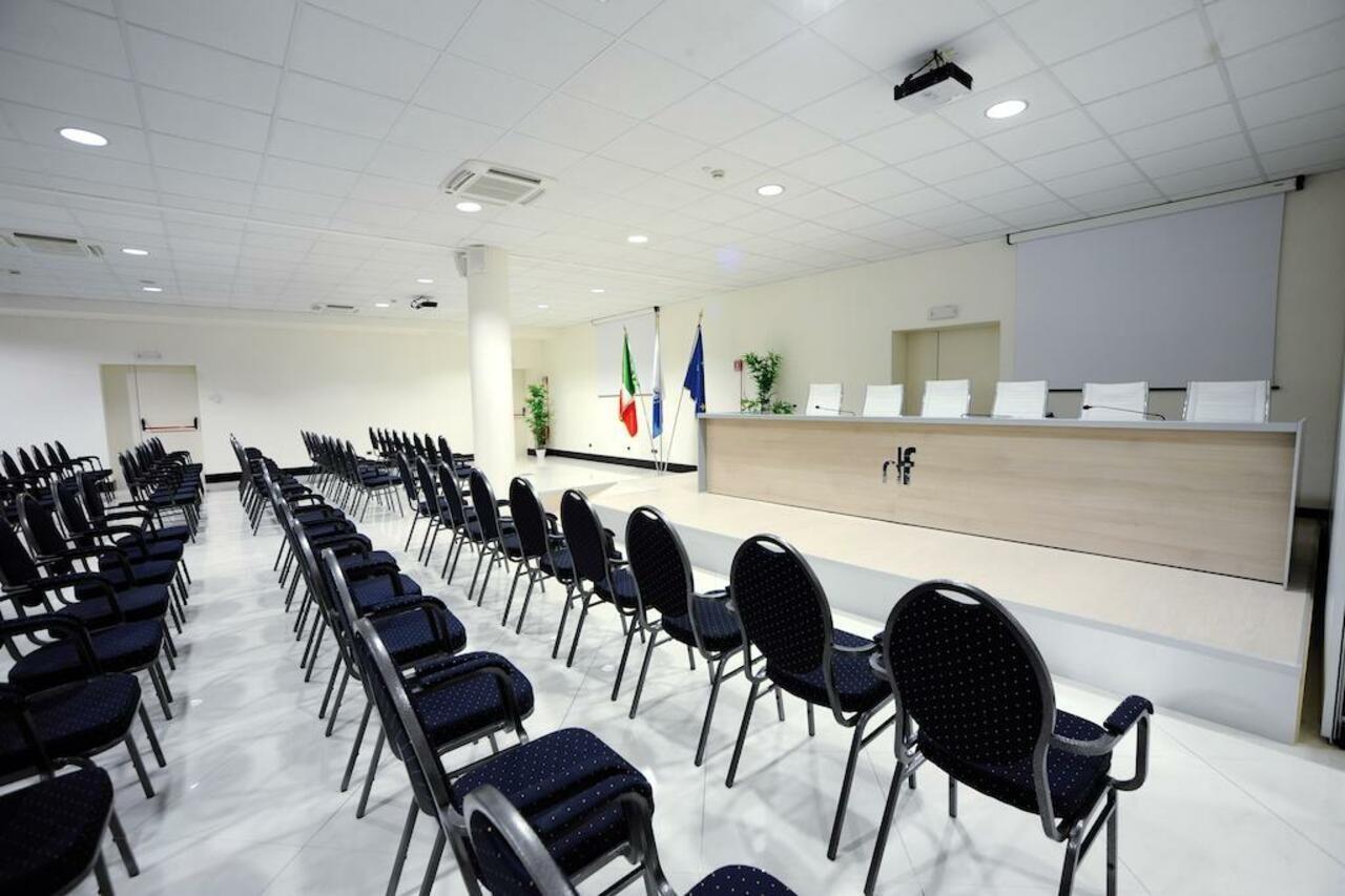 Hotel Fiera Di Brescia Exteriör bild