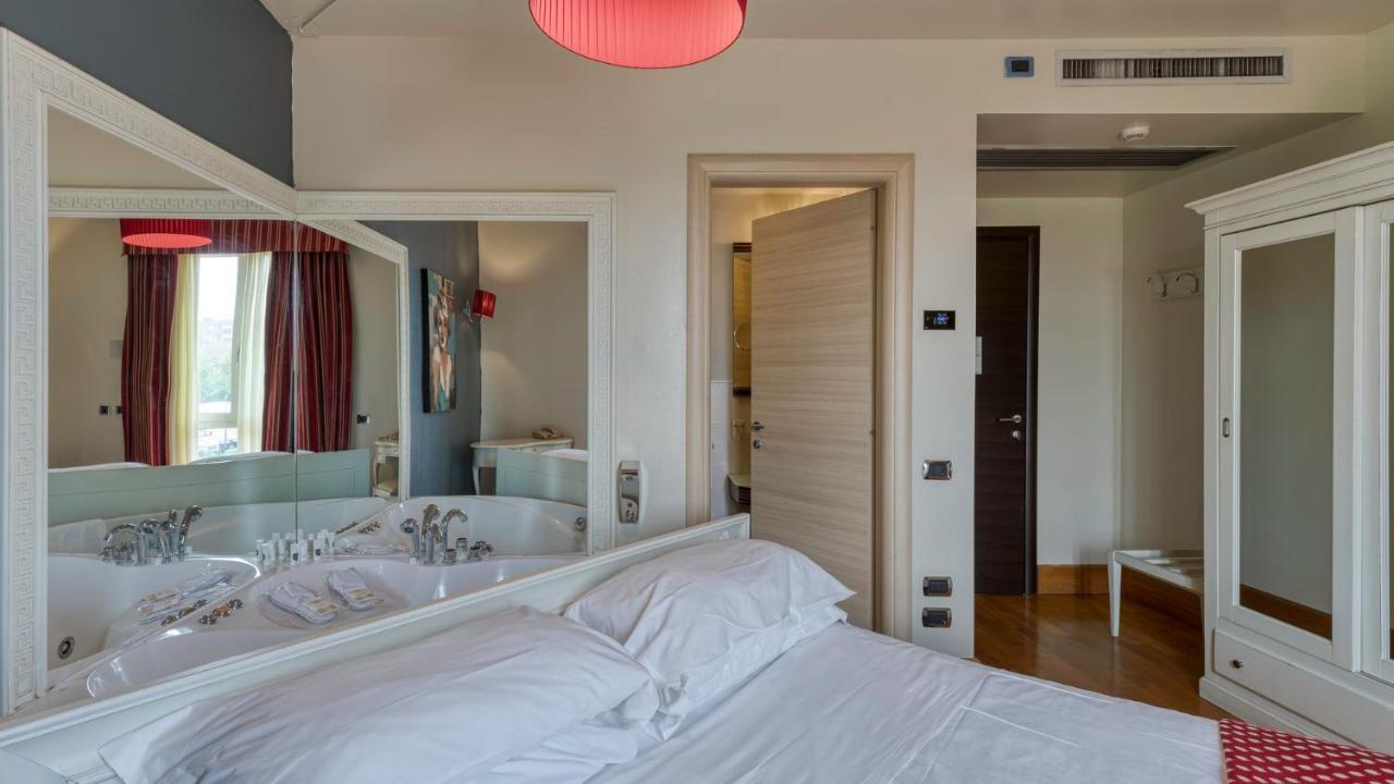 Hotel Fiera Di Brescia Exteriör bild