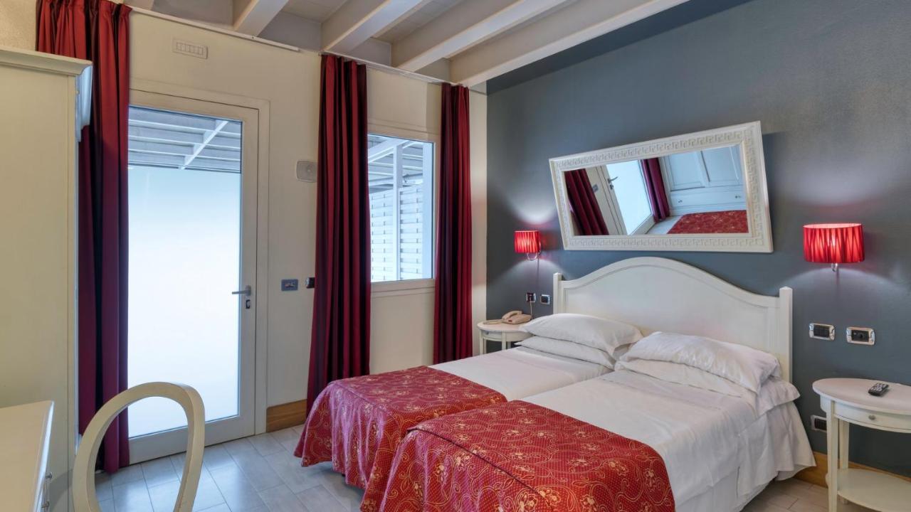 Hotel Fiera Di Brescia Exteriör bild
