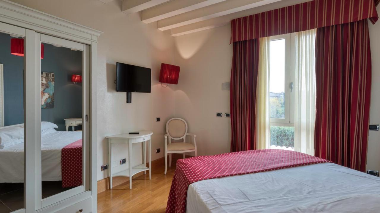 Hotel Fiera Di Brescia Exteriör bild