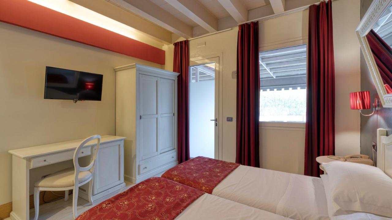 Hotel Fiera Di Brescia Exteriör bild