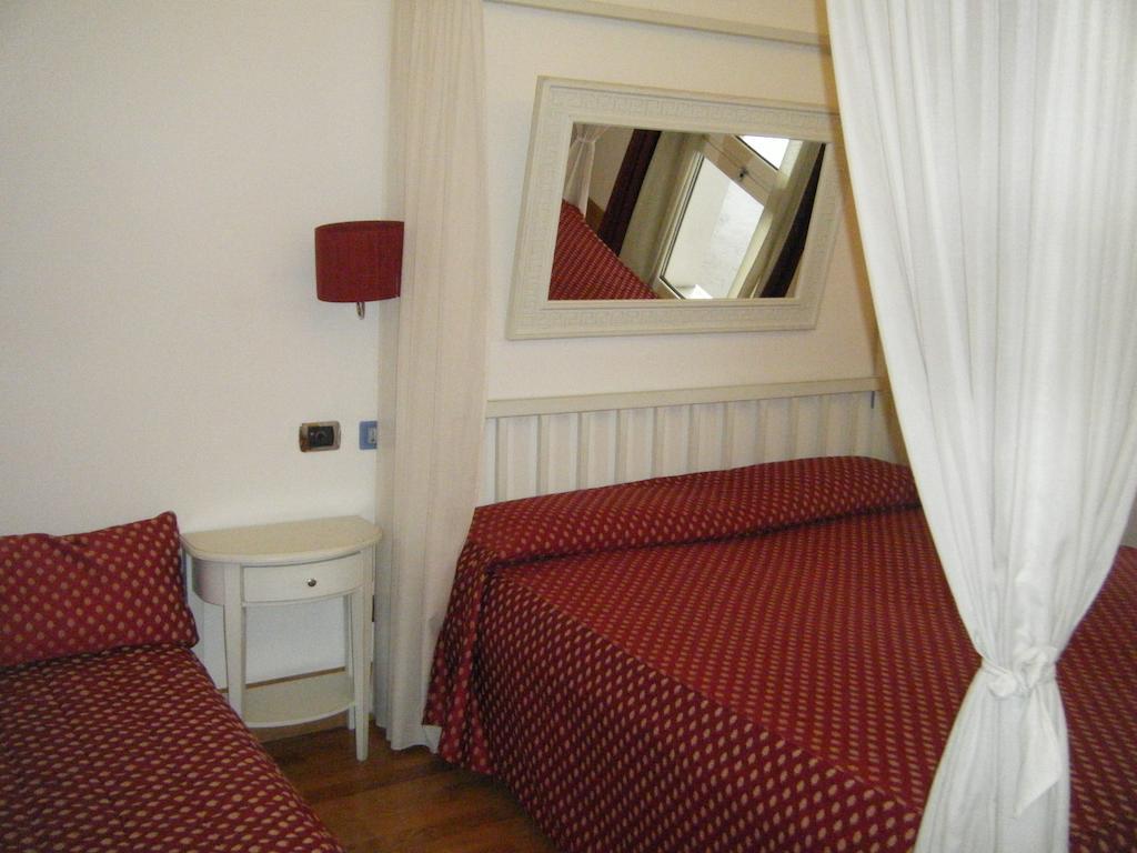 Hotel Fiera Di Brescia Exteriör bild